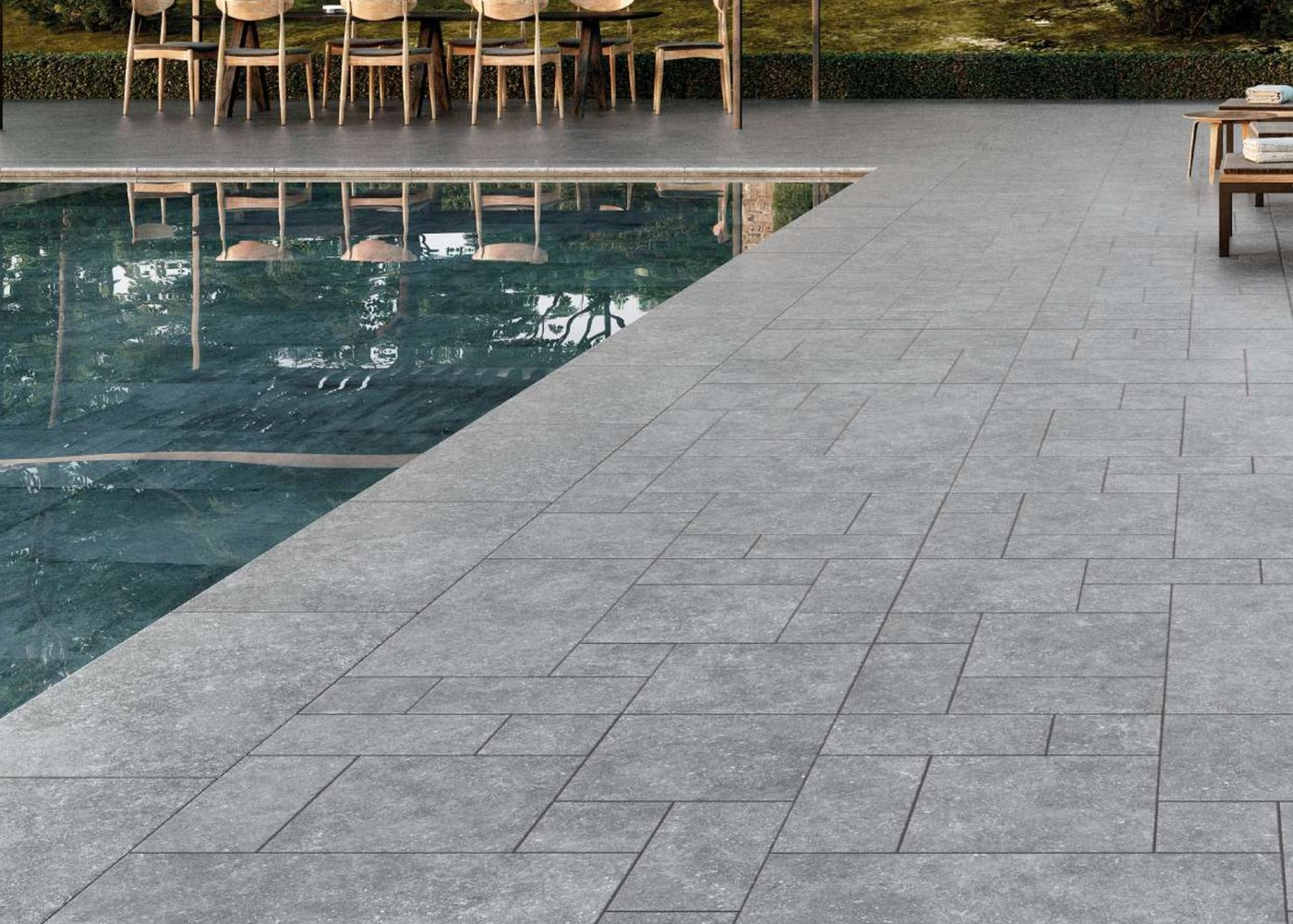Keramische Poolumrandung und abgestimmte Terrassenplatten