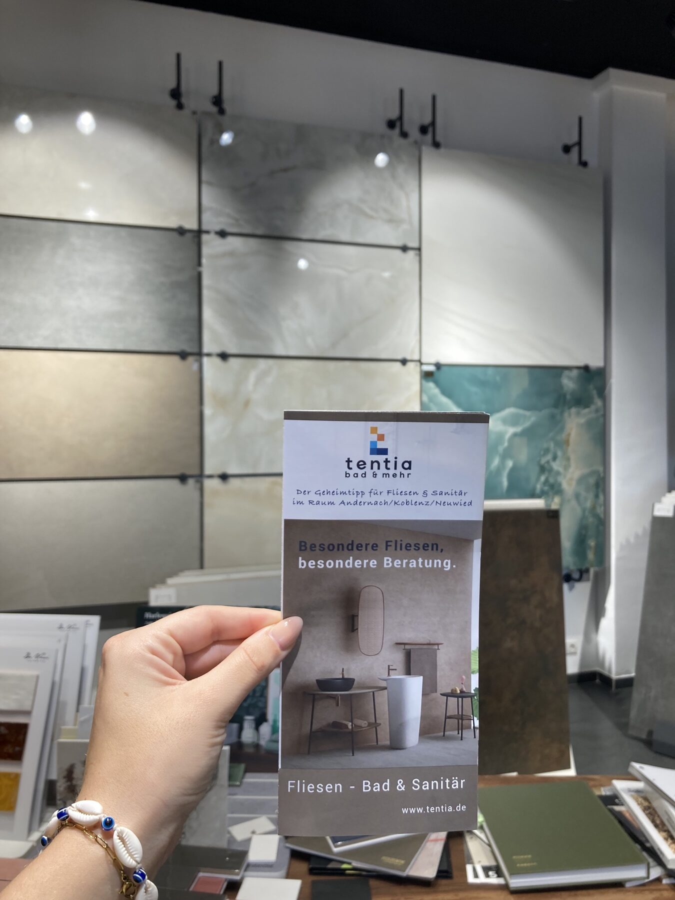 Persönliche Beratung und Materialauswahl im tentia Showroom